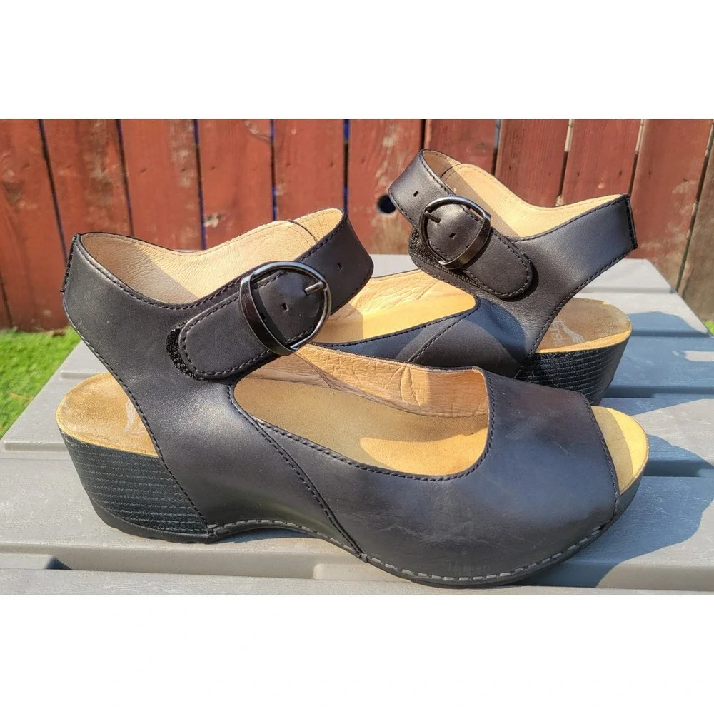 Dansko tiana are